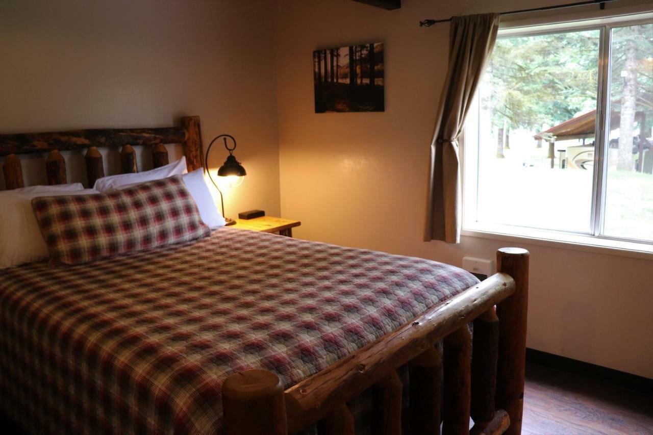 Lone Fir Resort Cougar Exterior photo