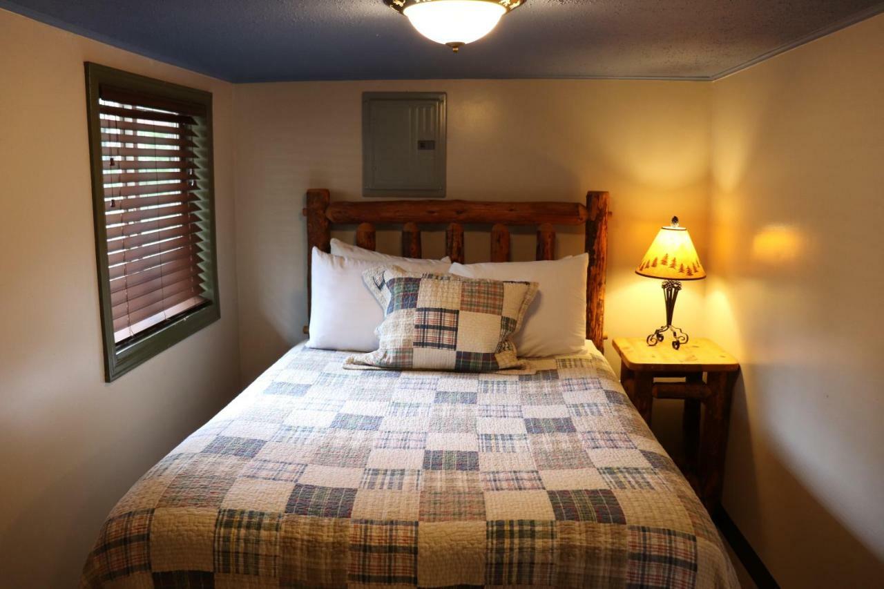 Lone Fir Resort Cougar Exterior photo